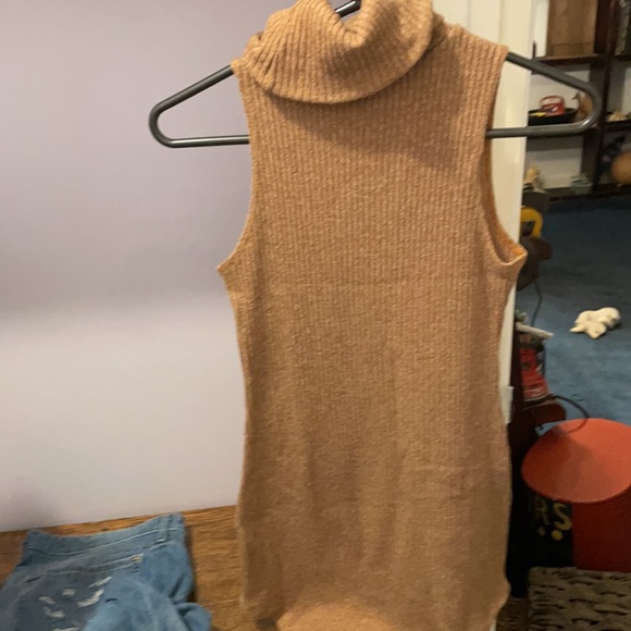 Sleeveless tank sweater size small - Picture 3 of 3